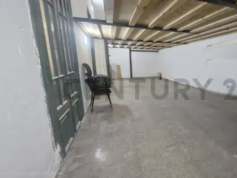 Casa 6 ambientes con 2 baños