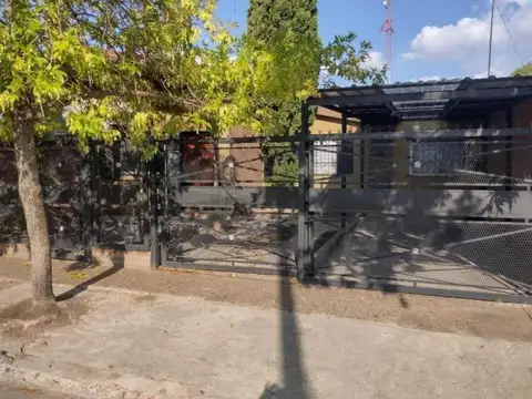 Casa en venta - 3 Dormitorios 2 Baños - Cochera - 200Mts2 - Don Orione