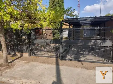Casa en venta - 3 Dormitorios 2 Baños - Cochera - 200Mts2 - Don Orione