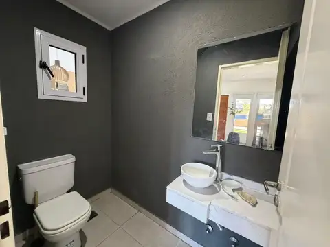 Casa 4 ambientes con 3 baños