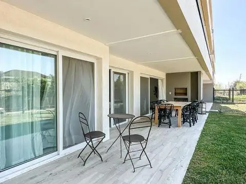 Venta c/renta Departamento 2 amb   escritorio c/ Jardín Cochera Pilar