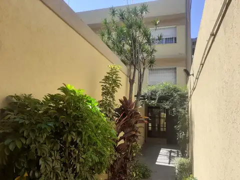 Av Pte H Yrigoyen 7400, Piso 2