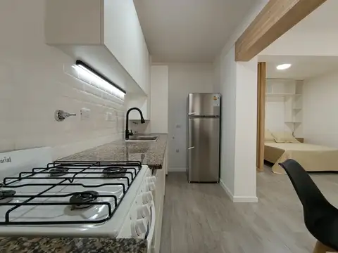 Oportunidad - Monoambiente reciclado con Balcon/terraza lateral