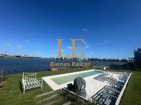 Casa 4 ambientes con 3 baños
