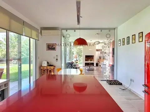 Casa en Alquiler con 2 cocheras