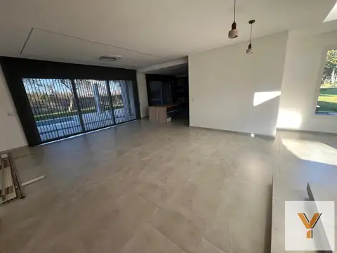 Casa 7 ambientes con 3 baños