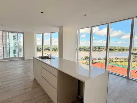 SE VENDE SEMIPISO DE 4 DORM EN AMARRAS CENTER