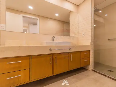 Departamento en Venta con 3 cocheras