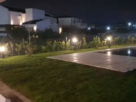 Av Parque Pilar del Este 100