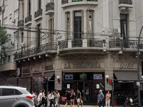 EDIFICIO DE ESTILO  ART NOUVEAU EN ESQUINA AV. SANTA FE Y URIBURU