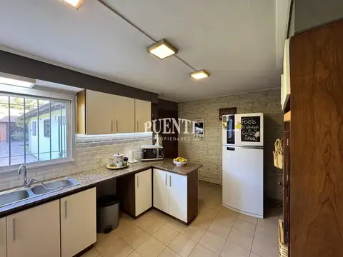 Casa en Venta con 2 cocheras