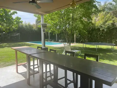 Casa 10 ambientes con 3 baños