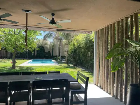 Casa en Alquiler Temporal con 3 cocheras