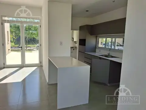 Casa en Venta en El Canton, USD 230.000