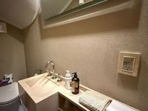 Casa 5 ambientes con 2 baños