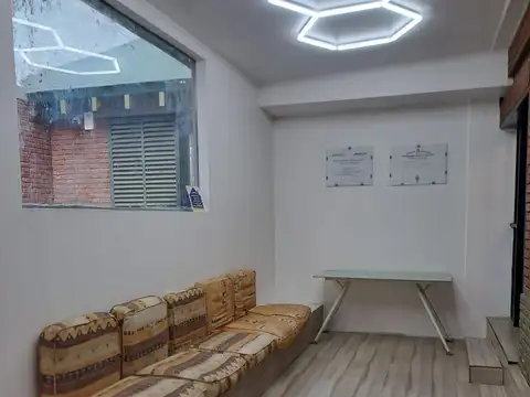 Oficina en Alquiler en Godoy Cruz, $ 300.000