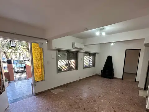 CASA 4 AMBIENTES PARA DESTINO MIXTO (VIVIENDA O COMERCIAL). REQUISITOS EN LA DESCRIPCION.