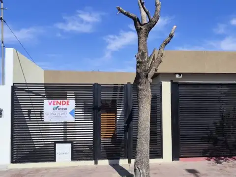 VENDO MODERNA CASA CENTRICA - CIUDAD DE SAN LUIS