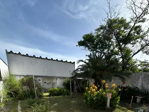 EL PALOMAR- CASA DE 3 AMBIENTES+ COCINA COMEDOR- AMPLIO JARDIN-LOTE PROPIO 300 MT2