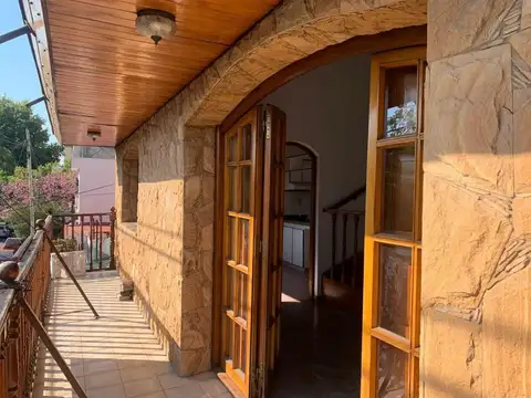 Depto Tipo Casa 4 ambientes con 2 baños