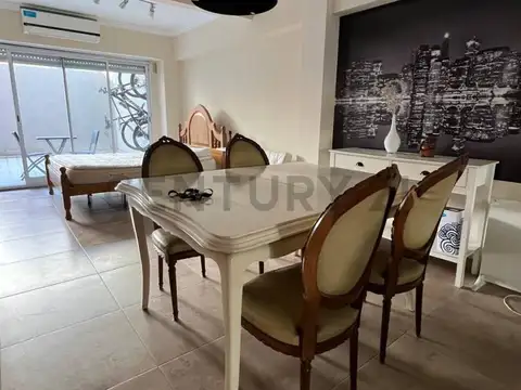 Departamento en Alquiler Coghlan Monoambiente con Patio Propio