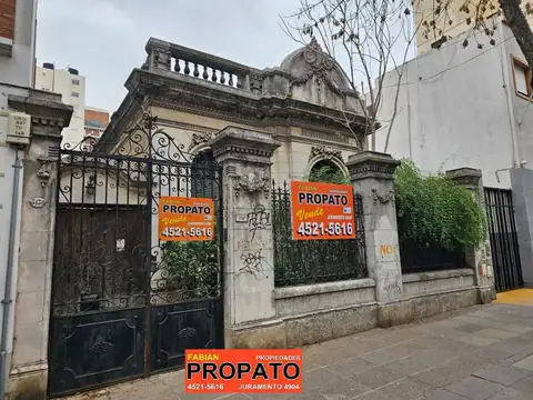 Terreno de 9,50 de frente x 41,75 de fondo, 1570 m2 vendibles + 11 cocheras.