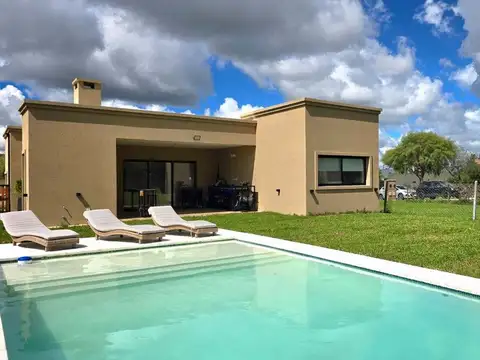 VENTA CASA 4 AMBIENTES PILETA PILAR DEL ESTE