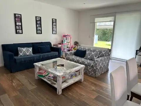 Casa en Alquiler Temporal con 4 cocheras