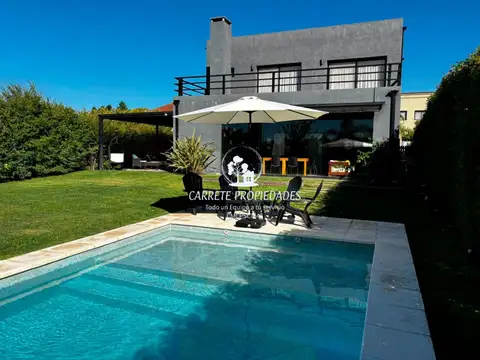 Casa en venta moderna de 4 ambientes y pileta. Barrio Santa Guadalupe. Pilar.
