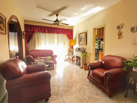 Gran Oportunidad — 4 Ambientes (2 baños)- con Cochera y Balcón. Vista Panorámica a la Ciudad