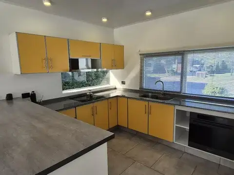 Casa en Alquiler al Norte