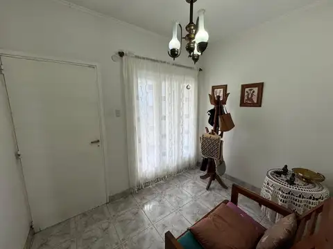 Casa 6 ambientes con 1 baño