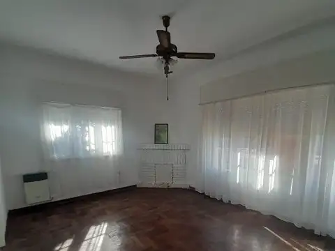 Chalet de 4 amb. en venta | Plátanos