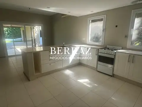 OPORTUNIDAD! Casa Venta 4 ambientes en Saint Matthew's Pilar lote de 800 m2