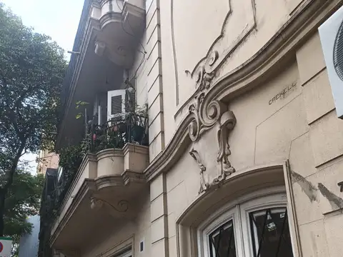 SEMIPISO FRENTE CON BALCON NORTE. DOS DORMITORIOS AMPLIOS. EDIFCIO DE ESCALERAS. FACULTADES