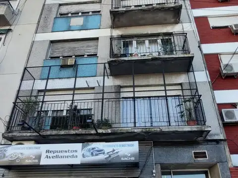 DEPARTAMENTO DE 4 AMBIENTES + DEPENDENCIA BALCÓN AL FRENTE