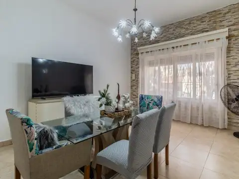 Depto Tipo Casa en Venta en Flores, USD 99.000