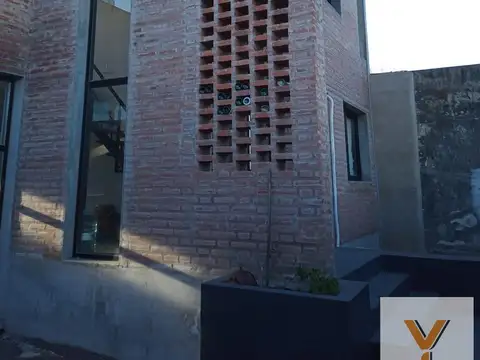 Casa en venta - 2 Dormitorios 4 Baños - 450Mts2 - Chivilcoy