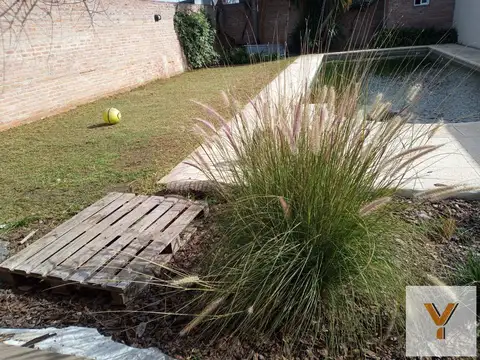 Casa en venta - 2 Dormitorios 4 Baños - 450Mts2 - Chivilcoy