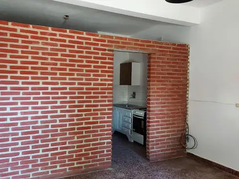 Casa 7 ambientes con 2 baños