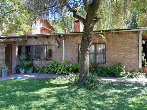 Venta casa Funes con pileta y dos plantas