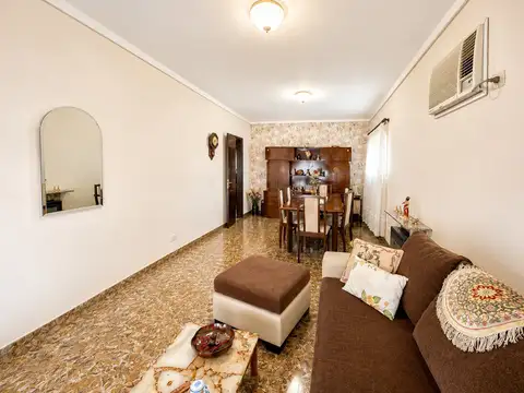 Casa 3 ambientes con 2 baños