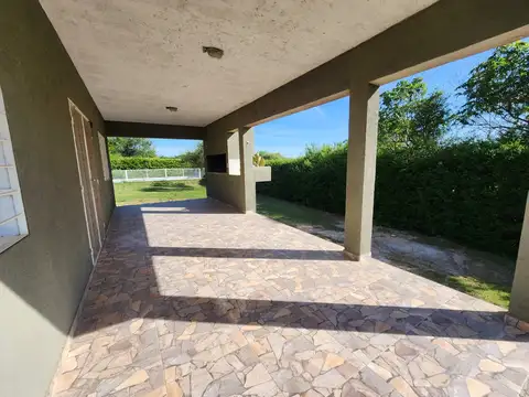 Casa 4 ambientes con 2 baños