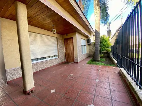 VENTA DE MUY LINDA CASA 4 AMBIENTES EN LAFERRERE