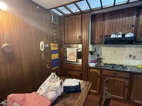 Casa con pileta sobre lote de 776 m2 - excelente ubicación