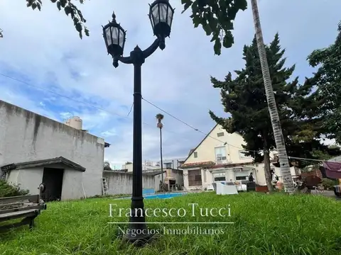 Casa 8 ambientes con 3 baños
