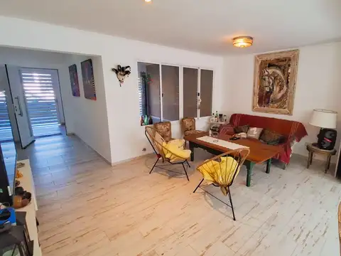Casa 2 ambientes con 2 baños