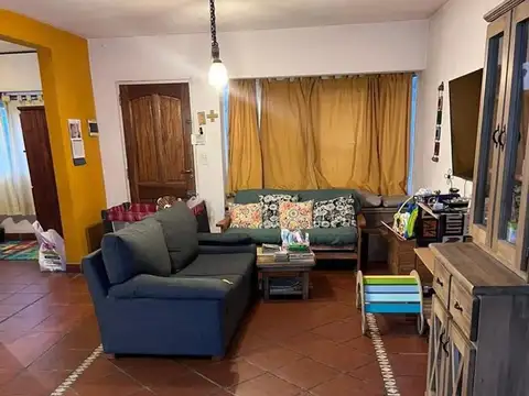 IMPECABLE CHALET 4 AMBIENTES / 20 X 40 MTS DE LOTE