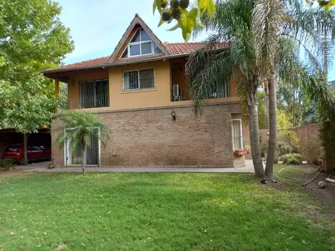 Casa en Venta con 3 cocheras