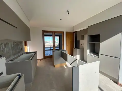 Casa 6 ambientes con 2 baños